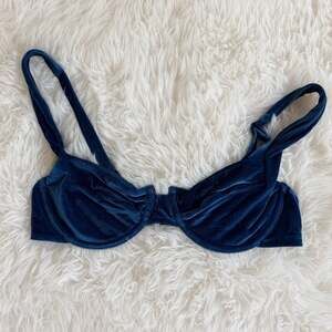 Vetchy Women's Medium Navy Blue Velvet Underwire Bikini Top